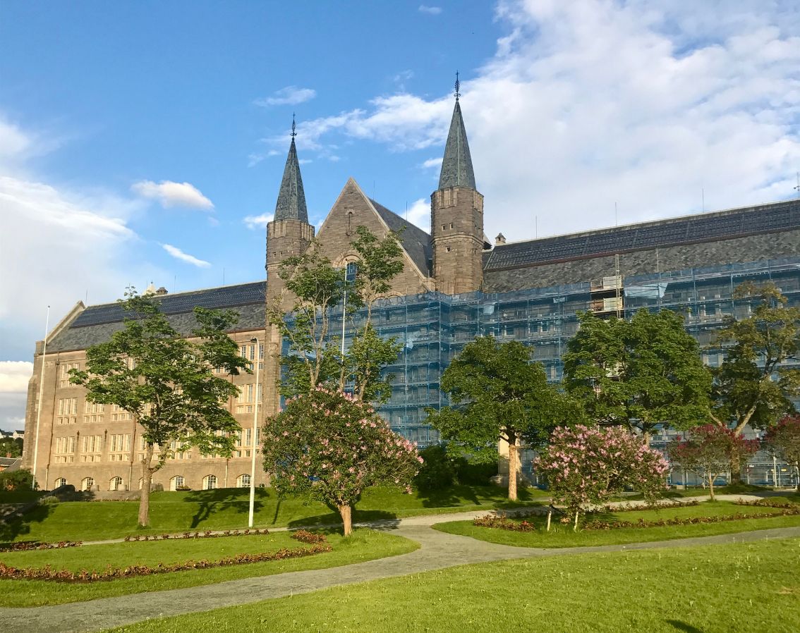 Bilde av hovedbygget NTNU Gløshaugen