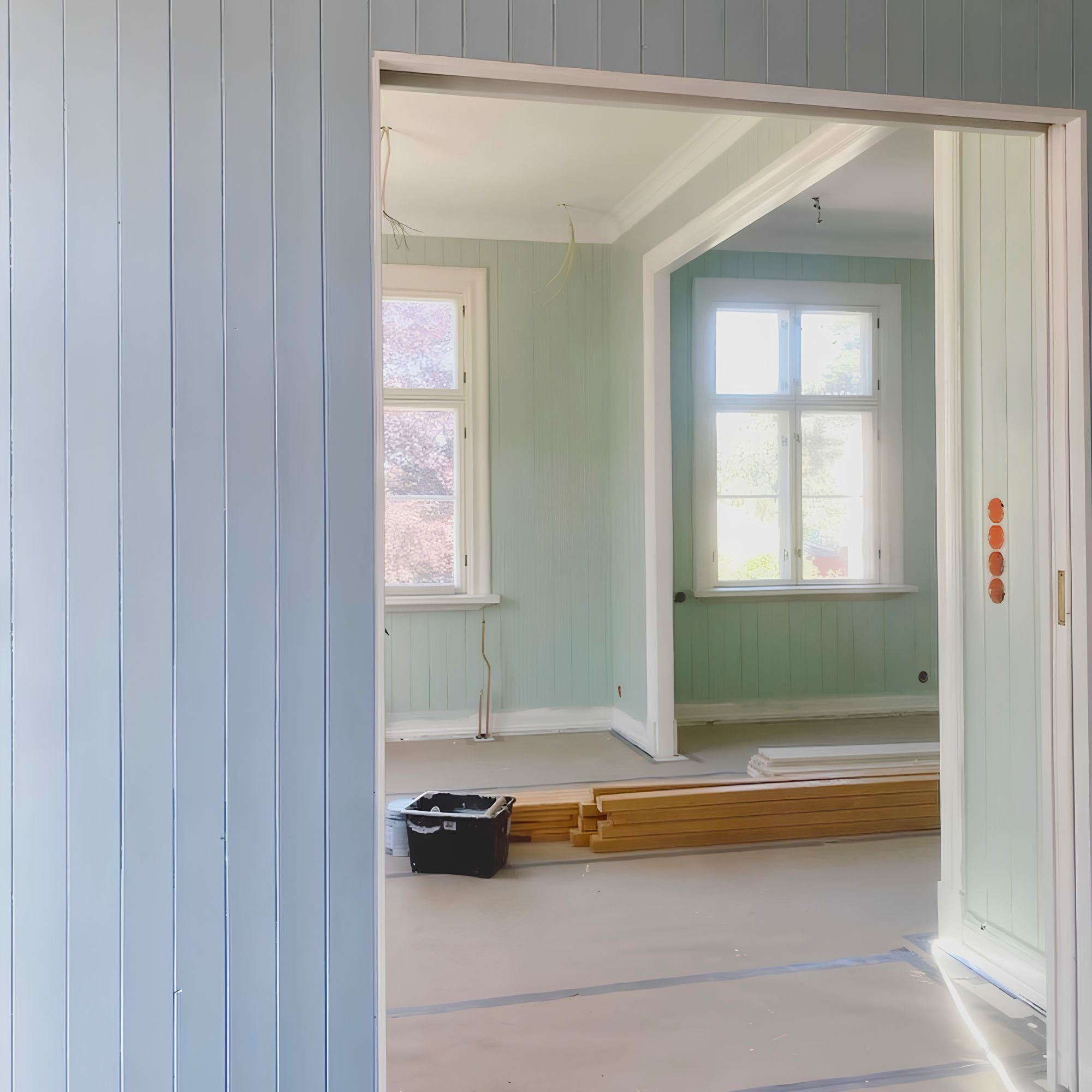 Innvendig malerarbeid i bolig. Lyse fine farger.